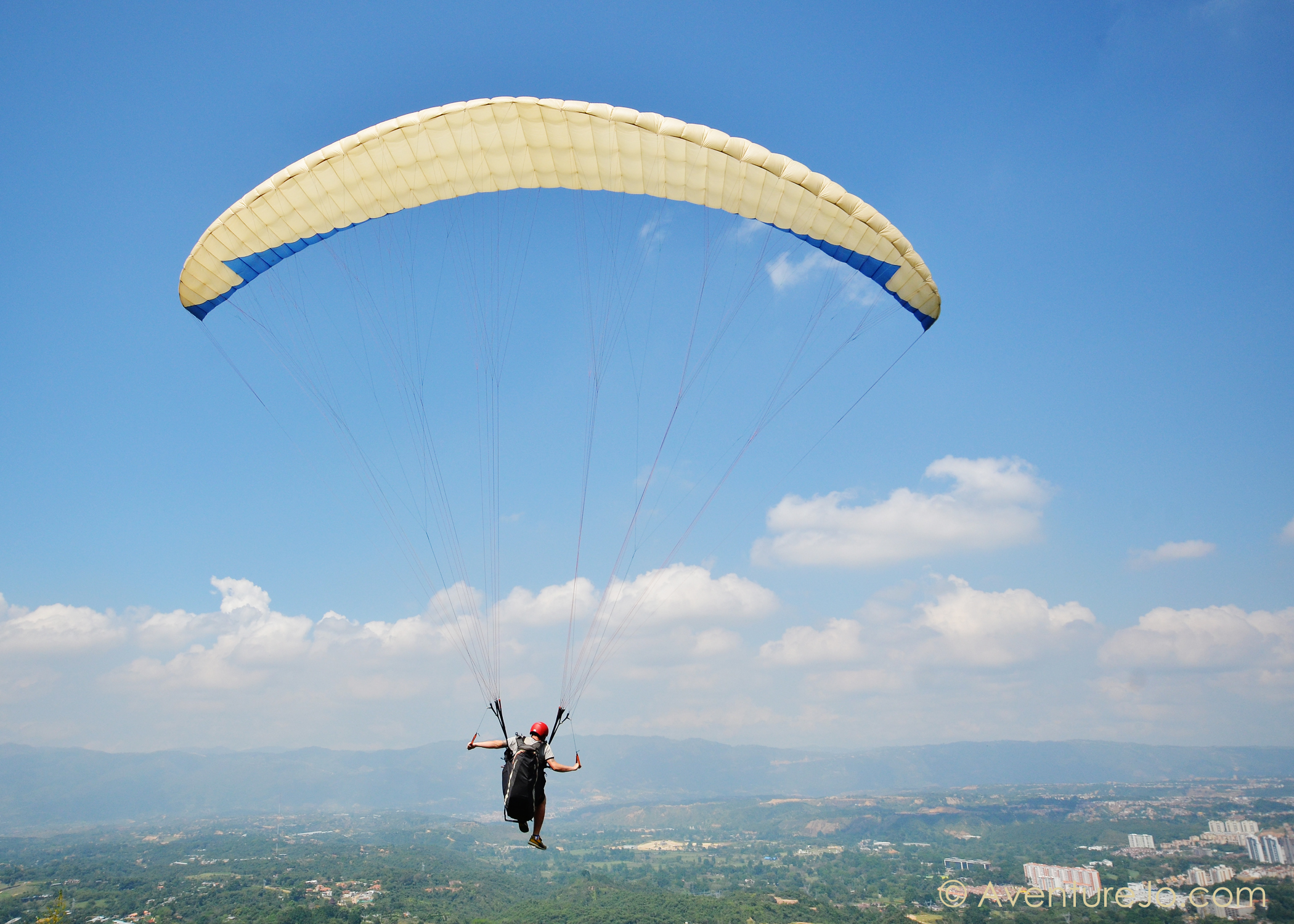 Flying High in Bucaramanga, Colombia – A Paragliding Paradise
